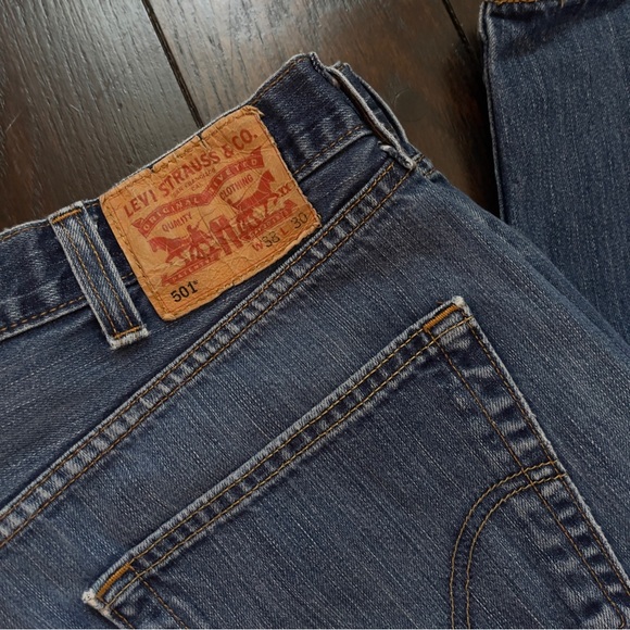 Levi's Men's Dark Blue Straight Jeans 501 Button Fly 38 x 30 - Picture 1 of 4
